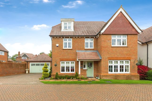5 bed detached house