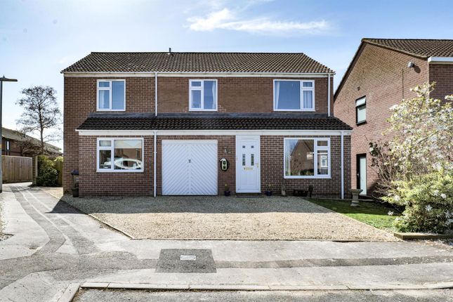 Sunderland Close, Melksham SN12 5 bed detached house for sale