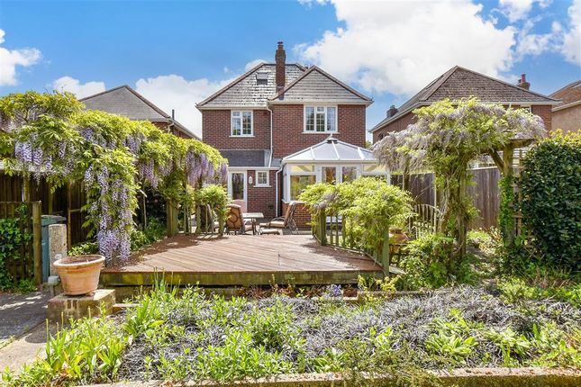 4 bed detached house