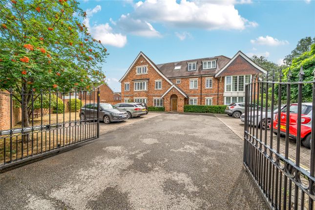 Camphill Road, West Byfleet, KT14 2 bed apartment for sale
