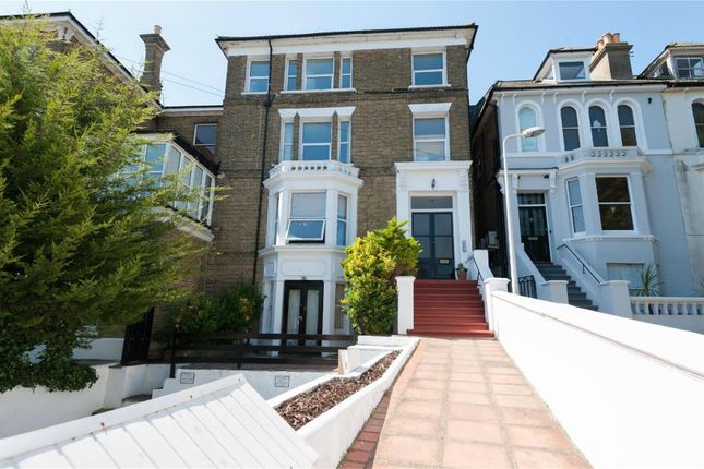 3 bedroom flat for sale