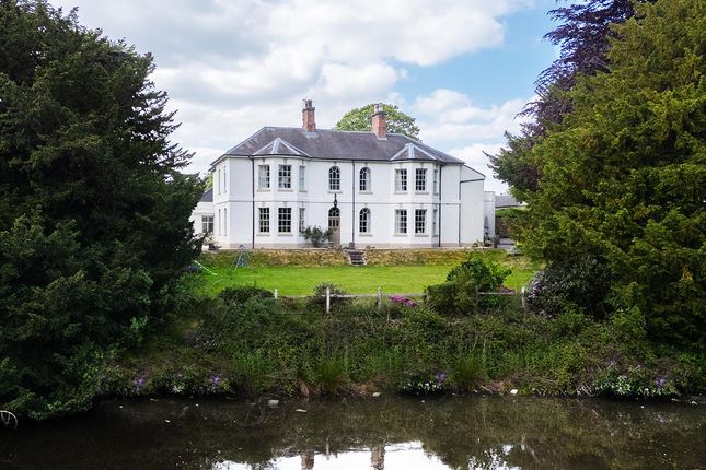 4 bedroom link detached house for sale