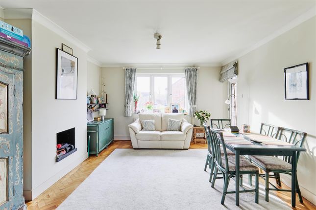 Thames Village, Chiswick, W4 3 bed maisonette for sale