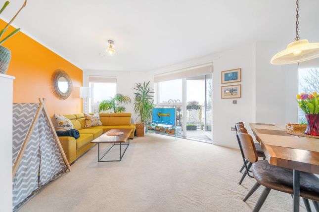Loughborough Park, SW9 2 bed flat for sale