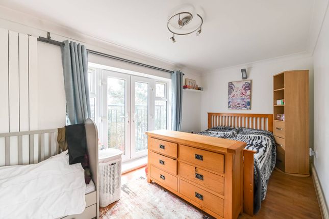 New Wanstead, Wanstead, London, E11 2 bed flat for sale