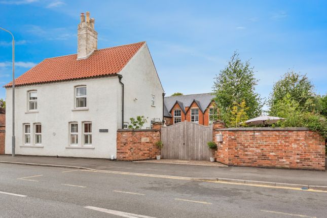 2 bed detached house