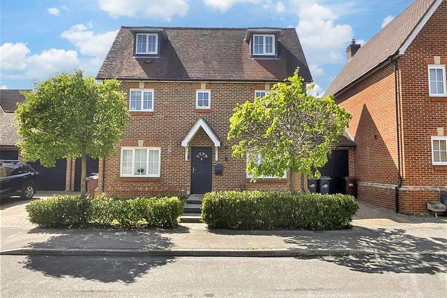 4 bed link detached house