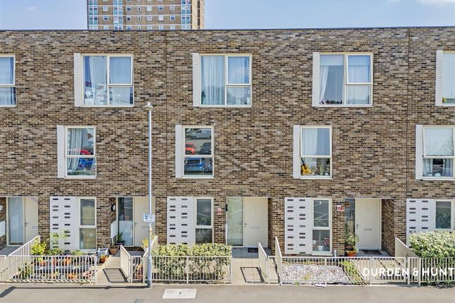 Althorne Way, Dagenham, RM10 3 bed townhouse for sale