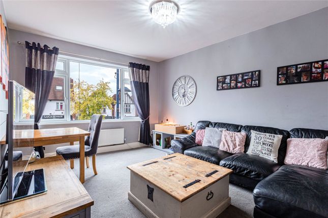 Station Road, Addlestone KT15 2 bed flat for sale