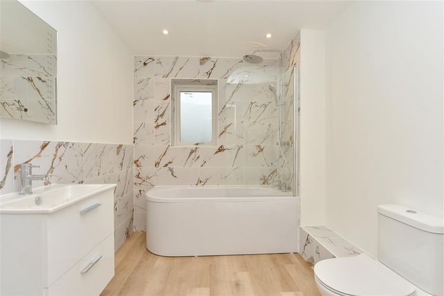 4 bed detached house