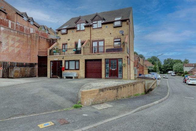 Gandon Vale, High Wycombe HP13 3 bed semi