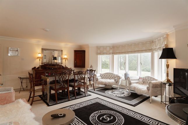 Royal Earlswood Park, Redhill 2 bed apartment for sale