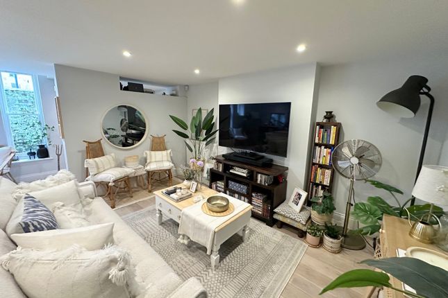 Sheet Street, Windsor, Berkshire, SL4 2 bed apartment for sale