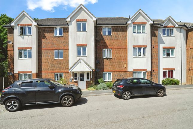 2 bedroom ground floor flat for sale