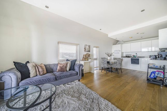 Howerd Court, Woolwich, London, SE18 2 bed flat for sale