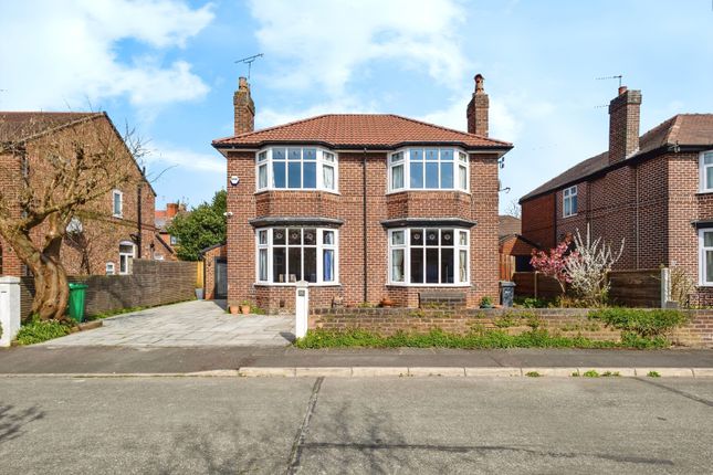 5 bed detached house
