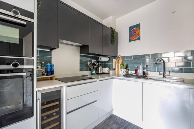 Streatham Road, Mitcham, MITCHAM, CR4 1 bed flat for sale