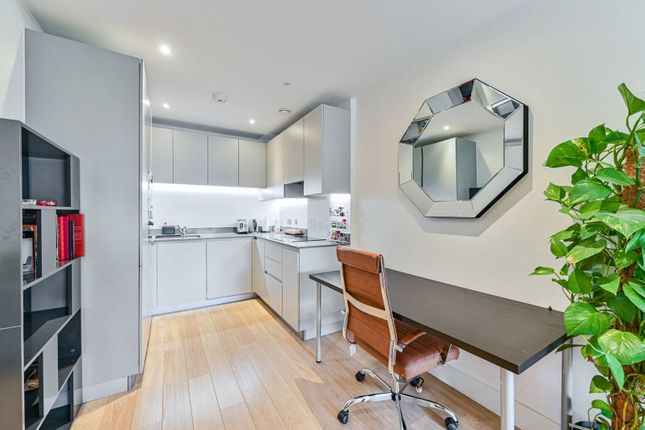 Stockwell Park Walk, Brixton, London... 1 bed flat for sale