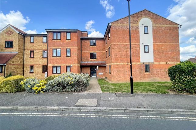 Redford Close, Feltham, Middlesex, TW13 2 bed flat for sale