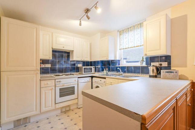 Burr Close, St Katharine Docks... 2 bed flat for sale