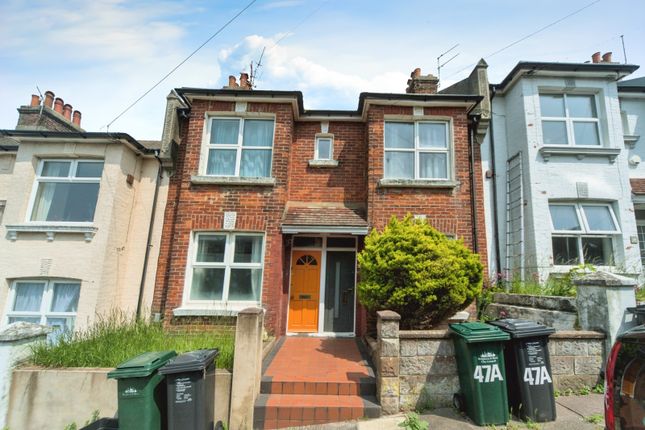 3 bedroom flat for sale