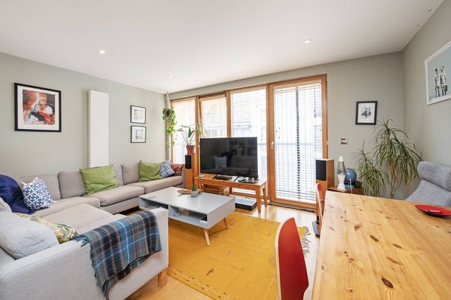 Lea Bridge Road, Lower Clapton... 2 bed flat for sale