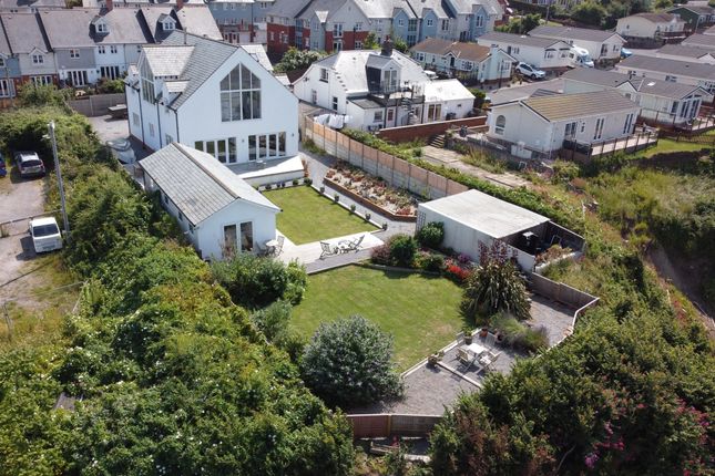 5 bed detached house