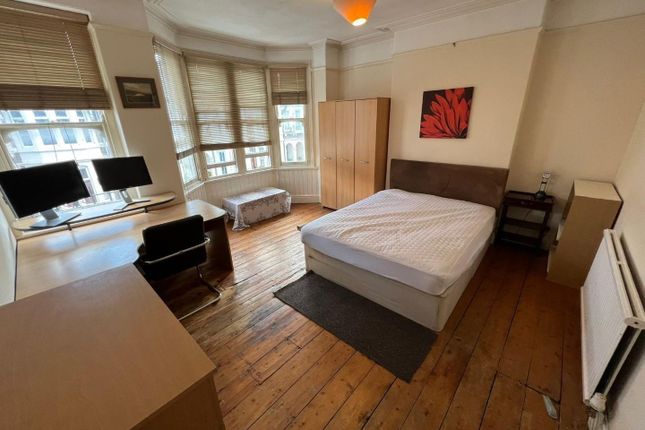 5 bed terraced house