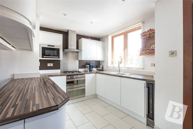 Wickhay, Basildon, Essex, SS15 3 bed terraced house for sale