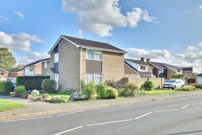 4 bed detached house