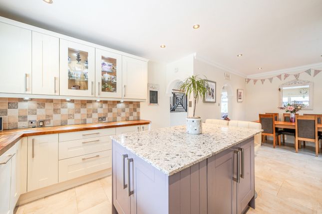 Beauly Way, Rise Park RM1 4 bed detached house for sale