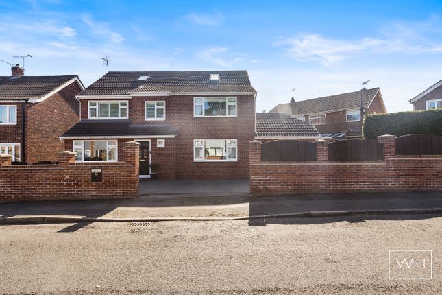 5 bed detached house