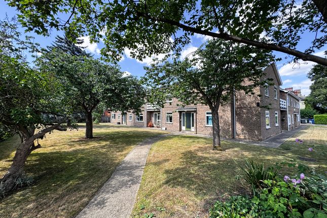 Australia Court, Cambridge, 2 bed flat for sale