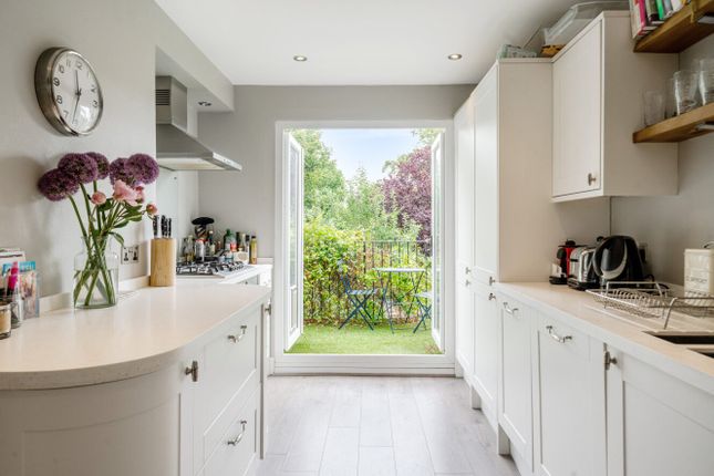 Rattray Road, London, SW2 2 bed flat for sale