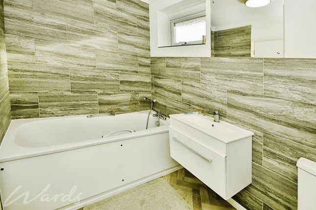5 bed detached house