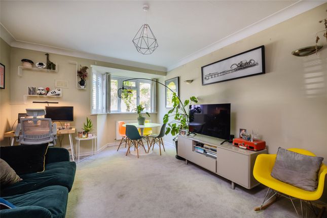 Woodfield Avenue, London SW16 2 bed apartment for sale