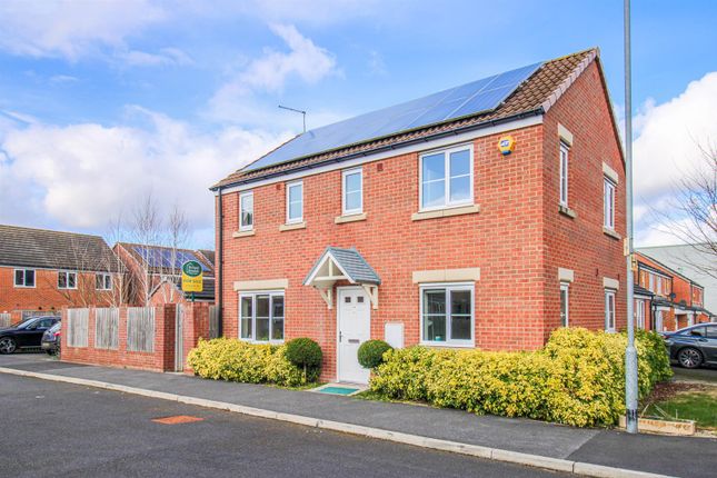 Lawefield Way, Wakefield WF2 3 bed detached house for sale