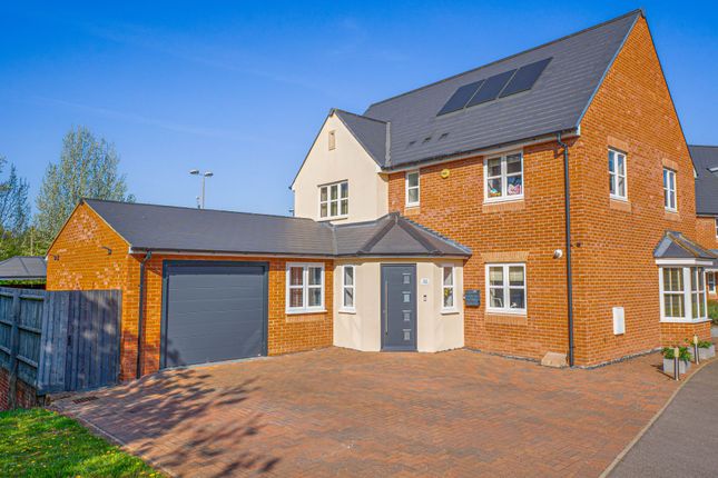 Ivernia Avenue, Milton Keynes MK10 4 bed detached house for sale