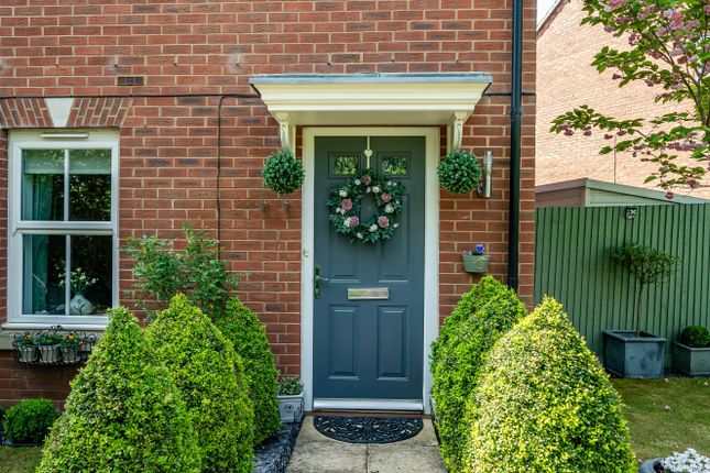Victoria Walk, Berkshire RG40 4 bed end of terrace house for sale