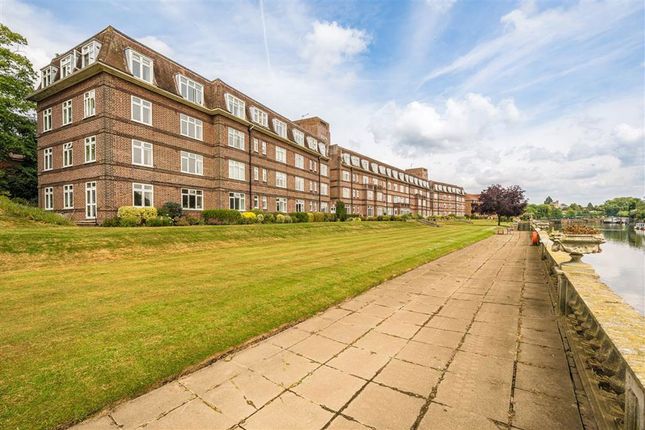 Thames Eyot, Twickenham TW1 2 bed flat for sale