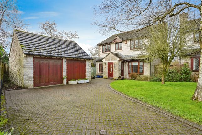 4 bed detached house