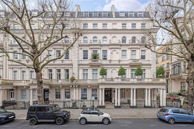 3 bedroom flat for sale