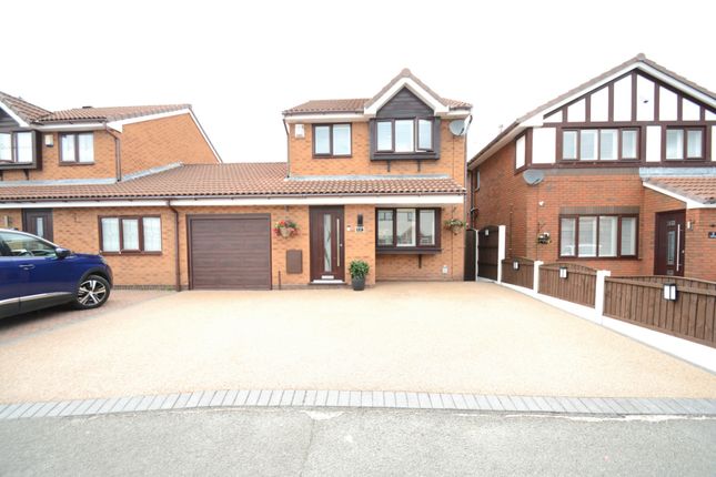 3 bed link detached house