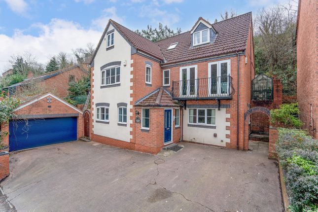 5 bed detached house