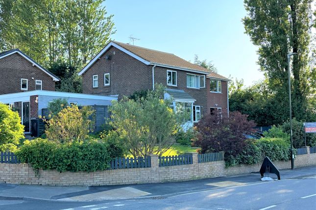 4 bed link-detached house