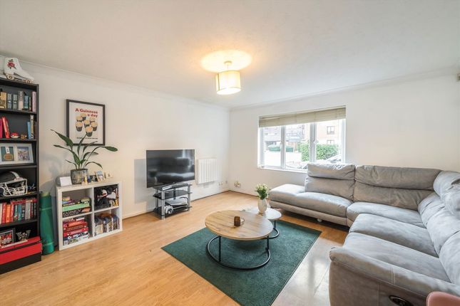 Kipling Drive, London SW19 2 bed flat for sale