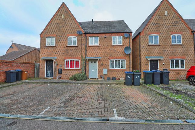 Greyhound Croft, Hinckley... 3 bed semi
