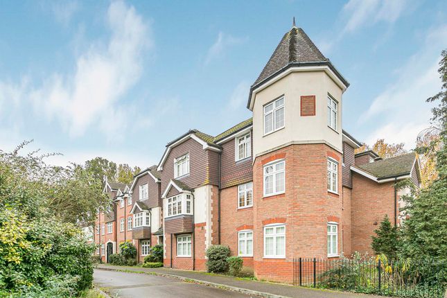 Brighton Road, Surrey KT15 2 bed apartment for sale