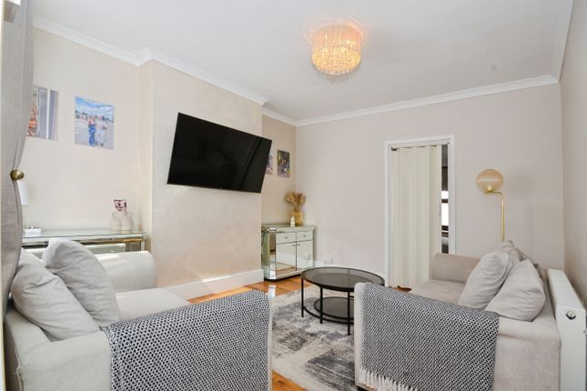 2 bedroom ground floor maisonette for sale