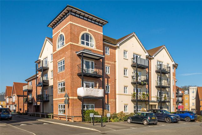 Bell Farm Way, Hersham, KT12 2 bed flat for sale
